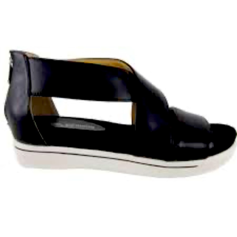 Adrienne Vittadini
Women's  Black Cary Sport Sandal Size 9.5